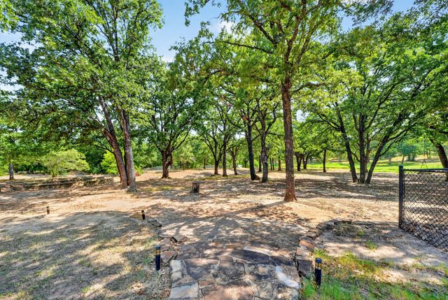2197 Meadow Way, Terrell, TX 75160
