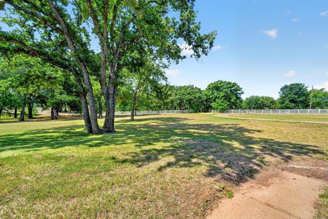 2197 Meadow Way, Terrell, TX 75160
