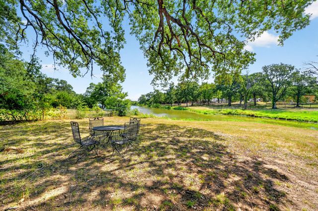 2197 Meadow Way, Terrell, TX 75160