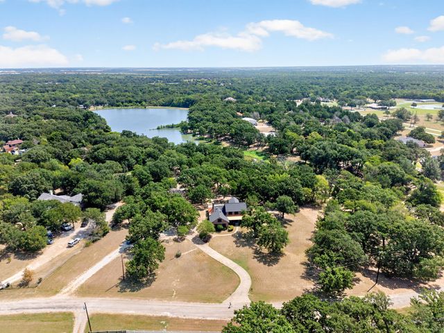 2197 Meadow Way, Terrell, TX 75160