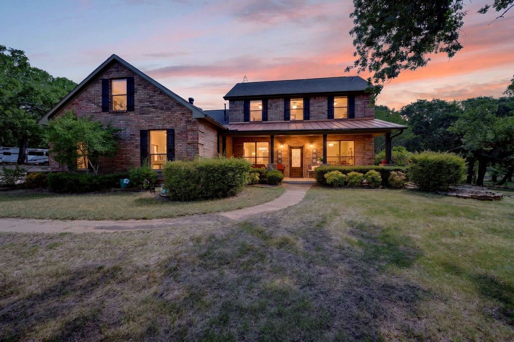 2197 Meadow Way, Terrell, TX 75160