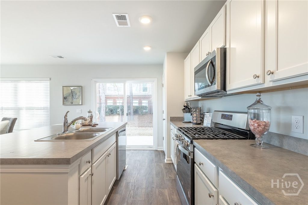 Image 11 of property listing at 102 Lakeside Lane, Rincon, GA 31326