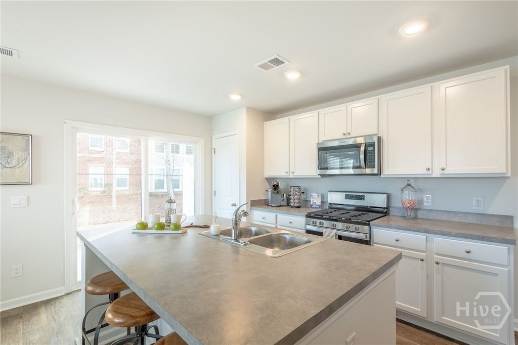 Image 9 of property listing at 102 Lakeside Lane, Rincon, GA 31326