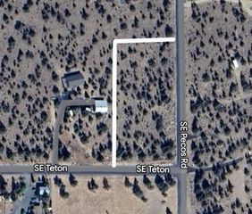 Teton Road, Prineville, OR 97754