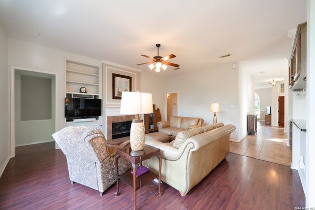 711 Belmark Ct, San Antonio, TX 78258