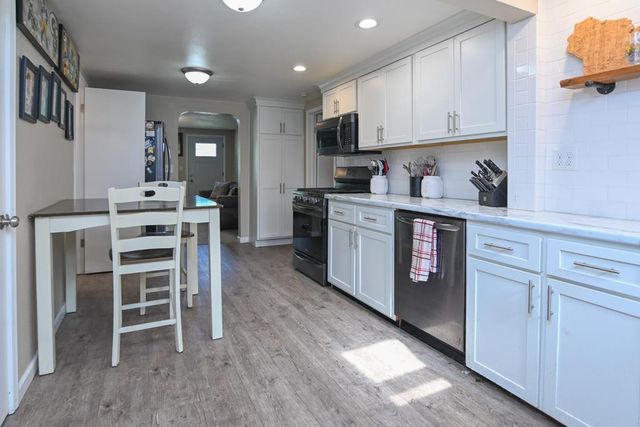 1932 DELAWARE STREET, Oshkosh, WI 54902
