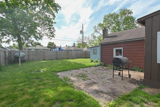 1932 DELAWARE STREET, Oshkosh, WI 54902