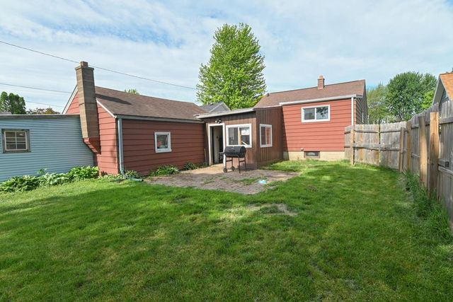 1932 DELAWARE STREET, Oshkosh, WI 54902