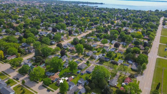 1932 DELAWARE STREET, Oshkosh, WI 54902