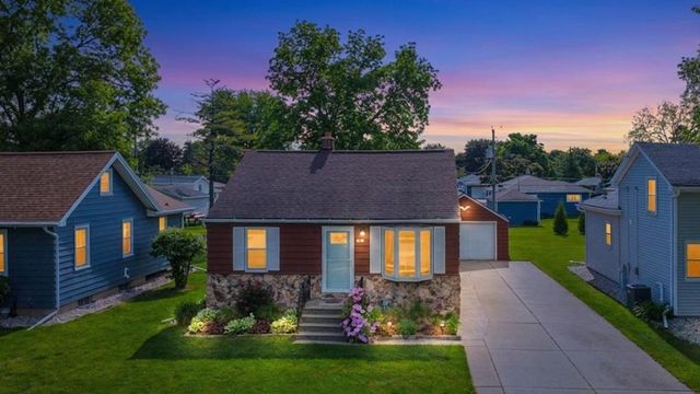 1932 DELAWARE STREET, Oshkosh, WI 54902