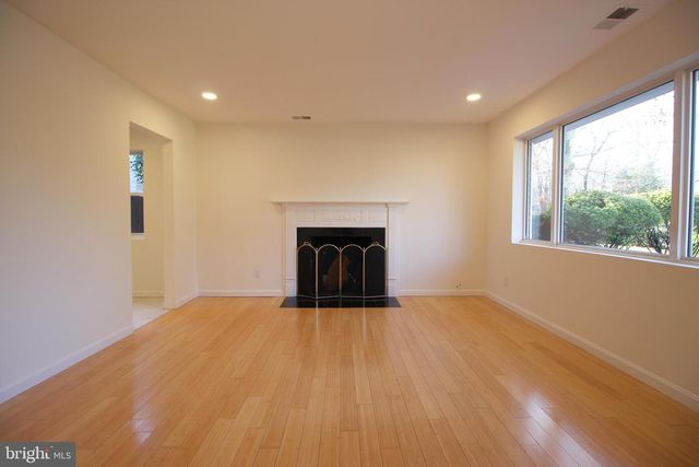 2129 GRAYSON PL, Falls Church, VA 22043