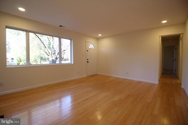 2129 GRAYSON PL, Falls Church, VA 22043