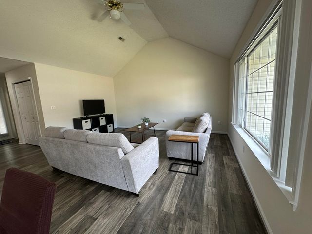 803 AMES DR, Columbia, MO 65201