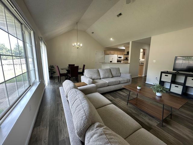 803 AMES DR, Columbia, MO 65201