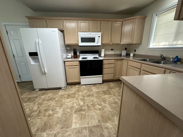 803 AMES DR, Columbia, MO 65201