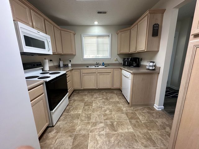 803 AMES DR, Columbia, MO 65201