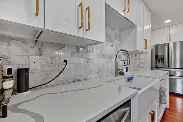7001 Lanham Lane, Edina, MN 55439