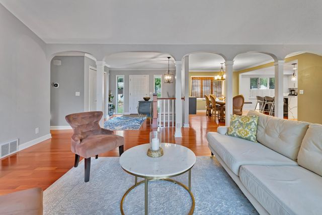 7001 Lanham Lane, Edina, MN 55439
