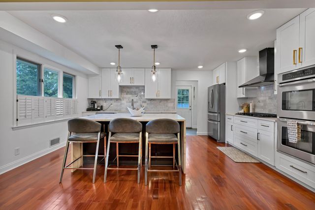 7001 Lanham Lane, Edina, MN 55439