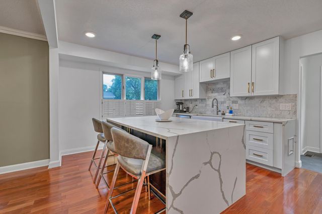 7001 Lanham Lane, Edina, MN 55439