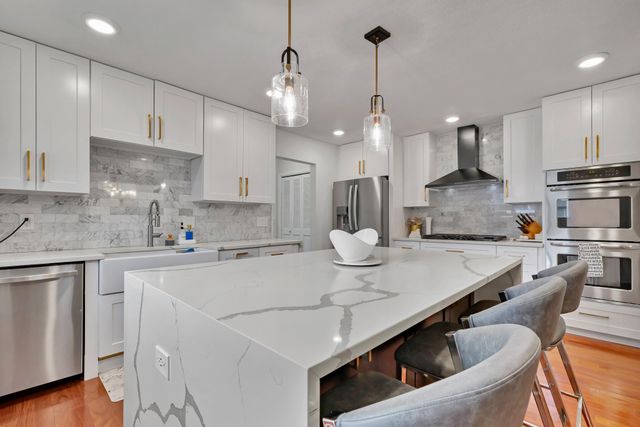 7001 Lanham Lane, Edina, MN 55439