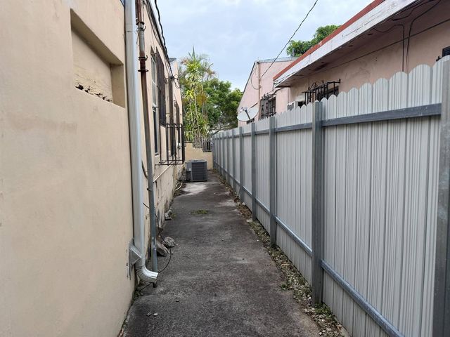 424 NE 72nd Street, Miami, FL 33138