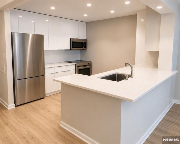 3418 City Place 3418, Edgewater, NJ 07020