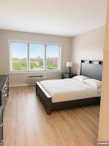 3418 City Place 3418, Edgewater, NJ 07020