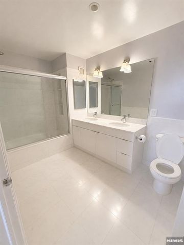3418 City Place 3418, Edgewater, NJ 07020