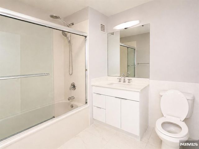 3418 City Place 3418, Edgewater, NJ 07020