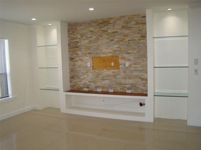 2588 N Carambola Circle, Coconut Creek, FL 33066