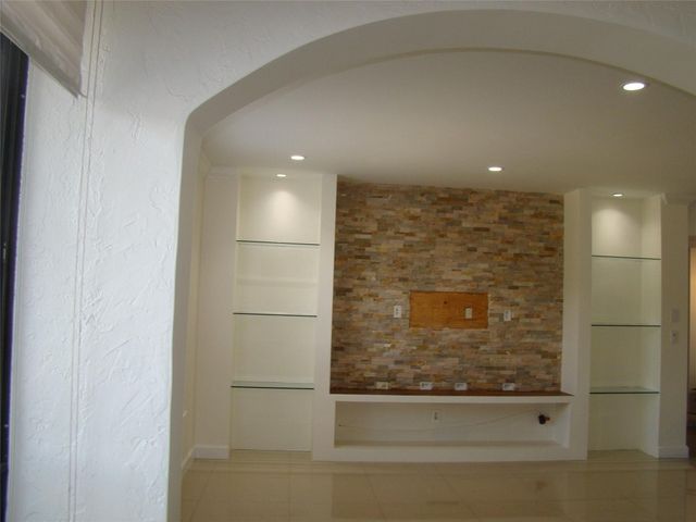 2588 N Carambola Circle, Coconut Creek, FL 33066