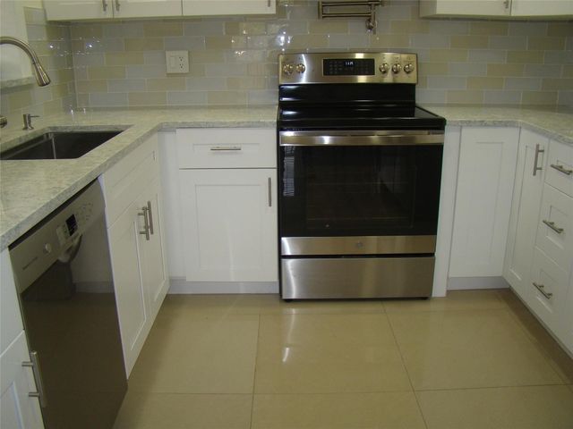 2588 N Carambola Circle, Coconut Creek, FL 33066