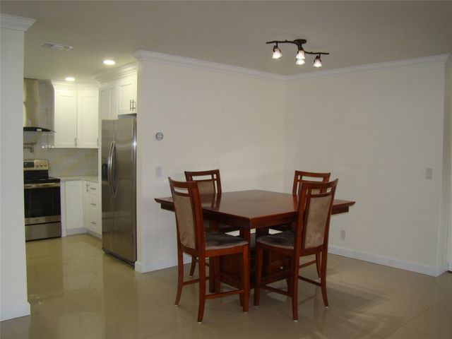 2588 N Carambola Circle, Coconut Creek, FL 33066