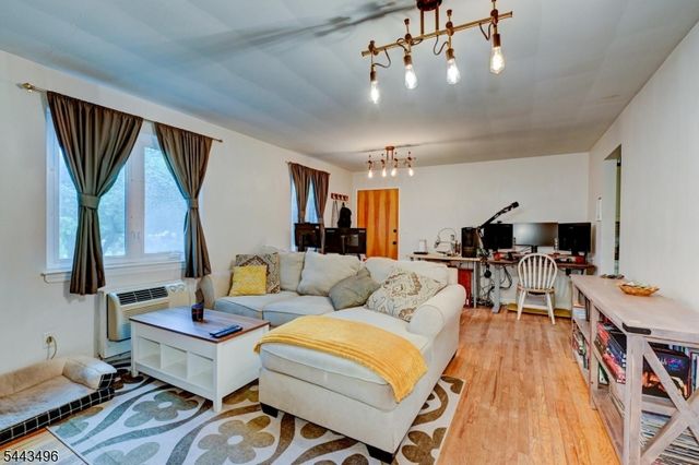 66 Troy Dr, Springfield Twp., NJ 07081