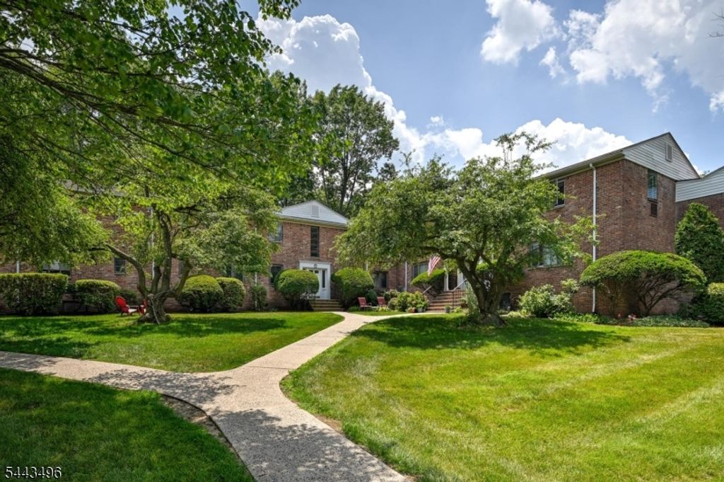 66 Troy Dr, Springfield Twp., NJ 07081