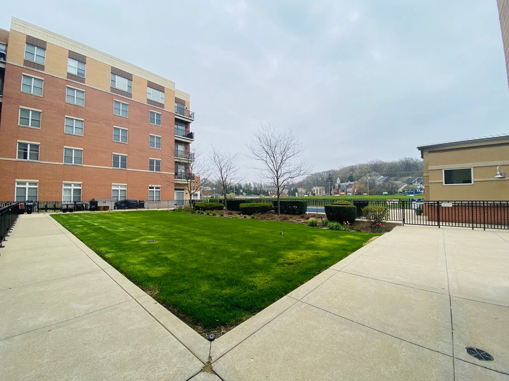 300 Village Circle 404, Willow Springs, IL 60480 — photo 5
