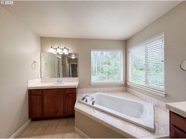 1724 Sw WILLOWVIEW Ter, Beaverton, OR 97003