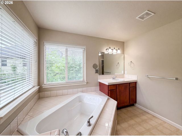 1724 Sw WILLOWVIEW Ter, Beaverton, OR 97003