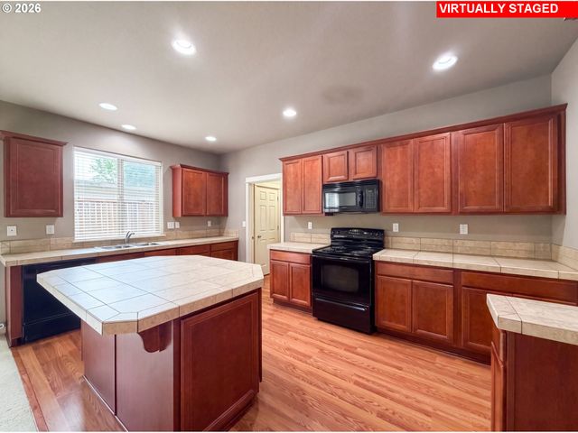 1724 Sw WILLOWVIEW Ter, Beaverton, OR 97003