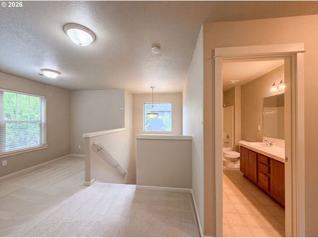 1724 Sw WILLOWVIEW Ter, Beaverton, OR 97003