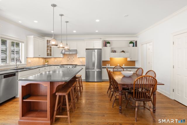 18 Thomasina Lane, Darien, CT 06820