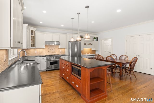 18 Thomasina Lane, Darien, CT 06820