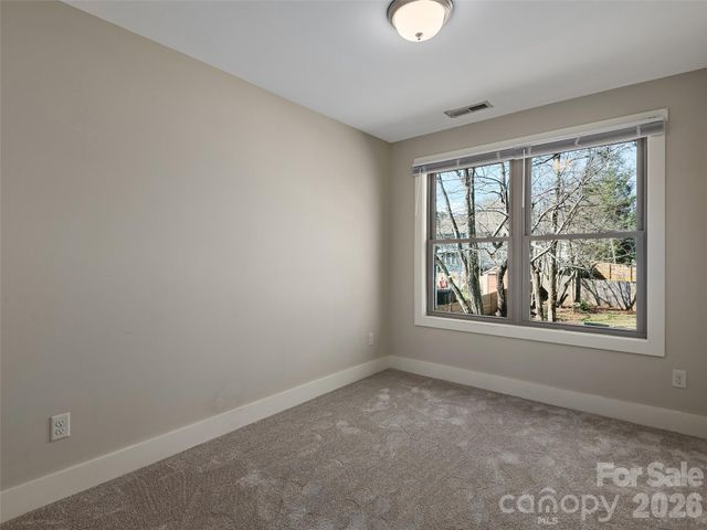 4 Grinnell Street, Asheville, NC 28806