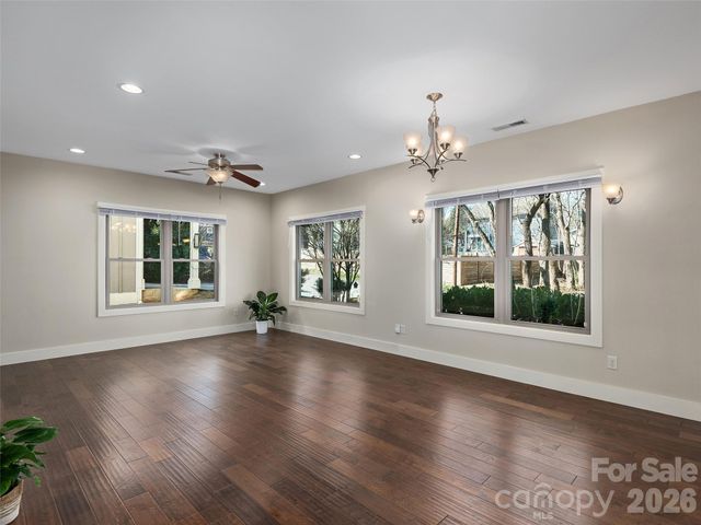 4 Grinnell Street, Asheville, NC 28806