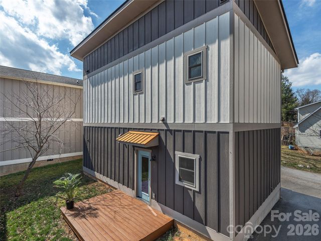 4 Grinnell Street, Asheville, NC 28806