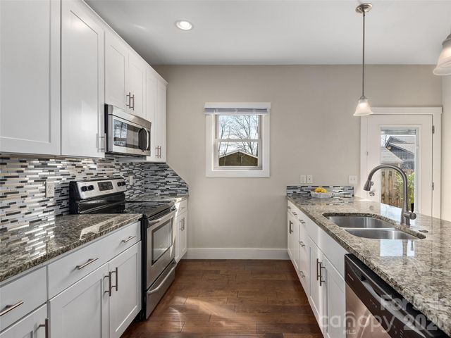 4 Grinnell Street, Asheville, NC 28806