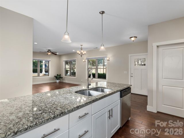 4 Grinnell Street, Asheville, NC 28806