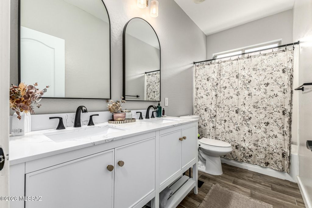 Image 12 of property listing at 16551 W Jackson Street, Goodyear, AZ 85338