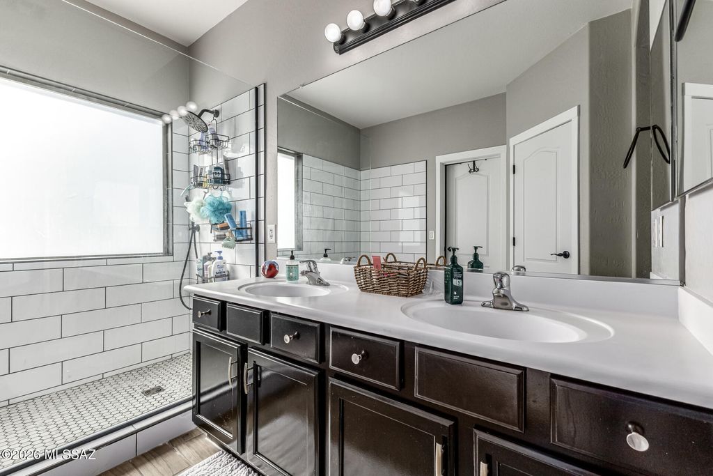 Image 16 of property listing at 16551 W Jackson Street, Goodyear, AZ 85338